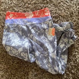 FREE PEOPLE MOVEMENT- PRINTED WAVE RIDER LEGGINGS
